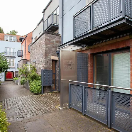 Higgihaus Cabot Mews #29 Sunday - Friday 3 Night Min Bristol